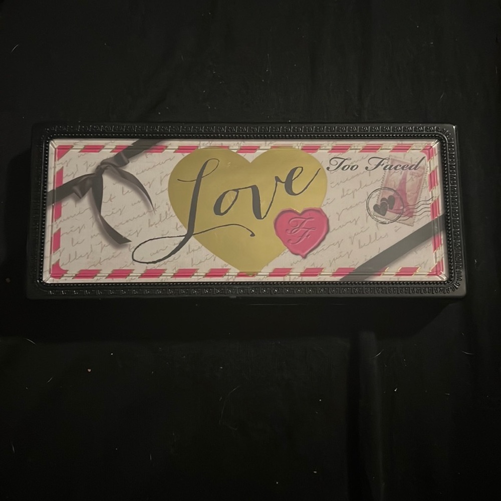 Two Faced love Pallet